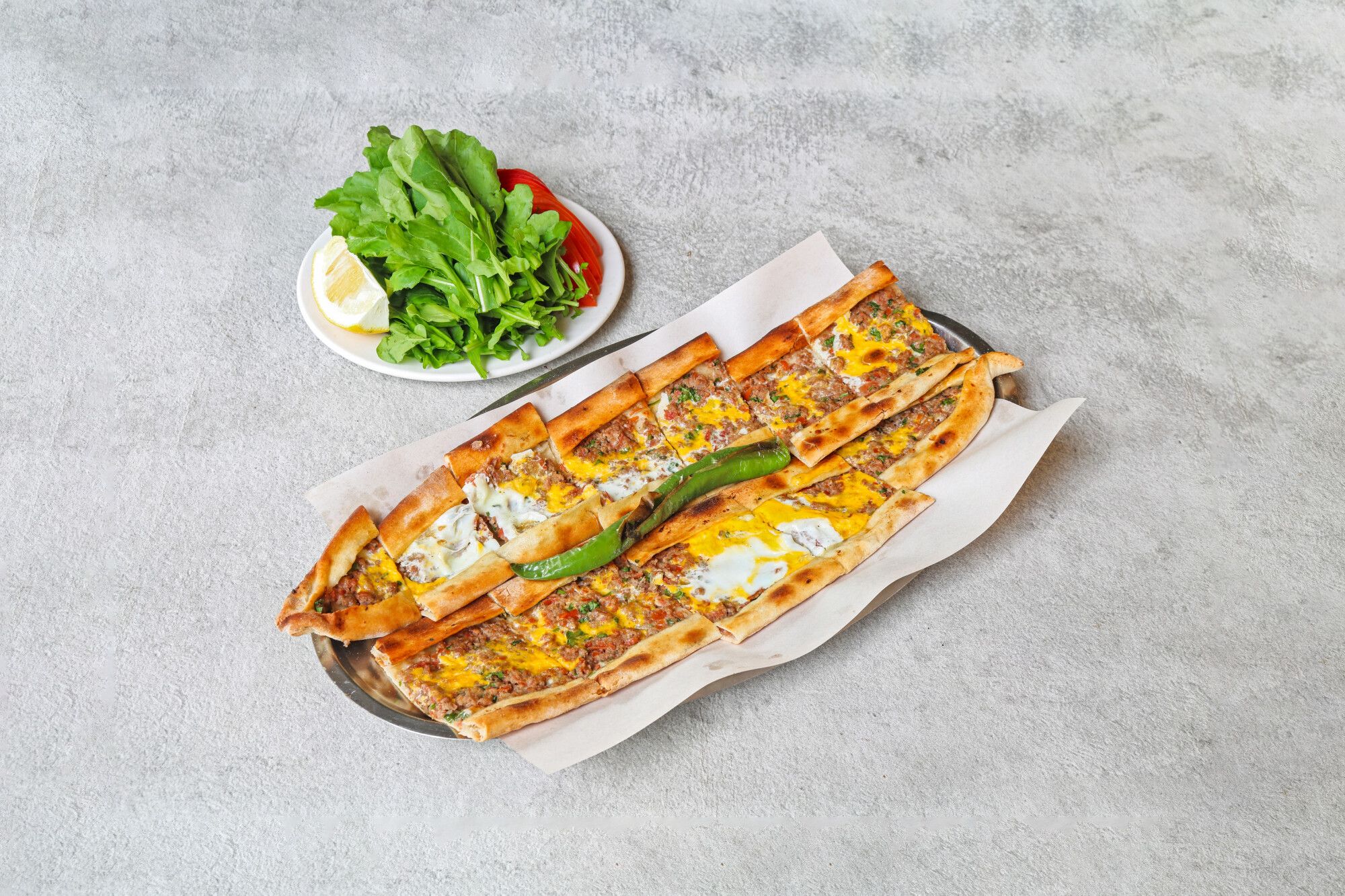 Kıymalı Yumurtalı Pide